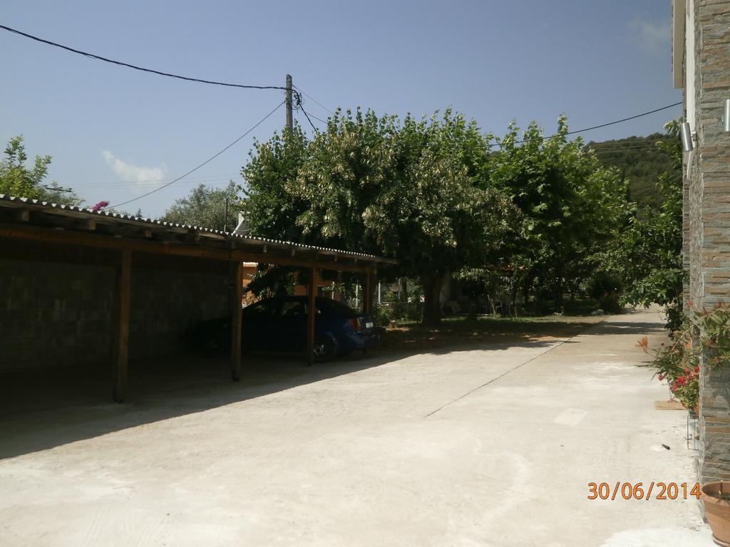Ioannis Avrades Apartments Agiakampos  Exterior photo