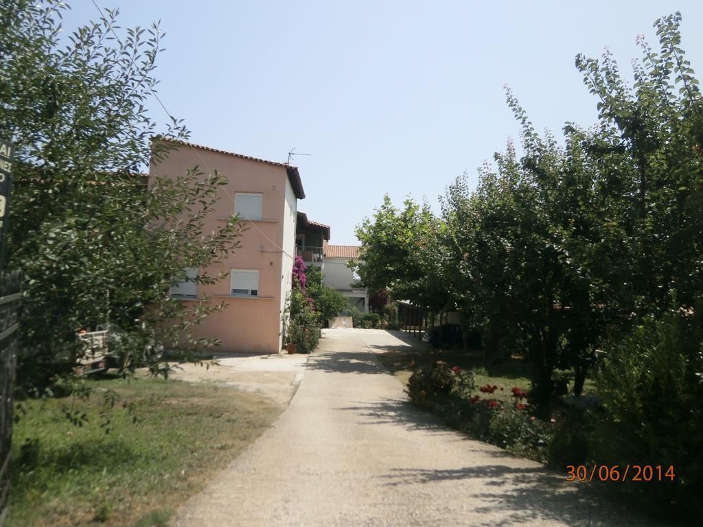 Ioannis Avrades Apartments Agiakampos  Exterior photo