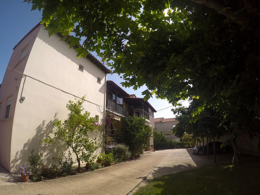Ioannis Avrades Apartments Agiakampos  Exterior photo